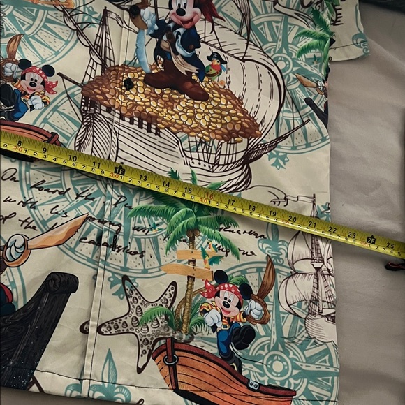 Men's Micky Mouse Beige Pirate Print Shirt (size M) - Picture 6 of 6